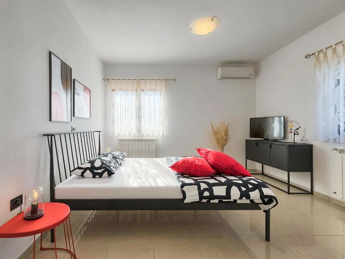 Holiday Home Debora By Interhome 沃德年